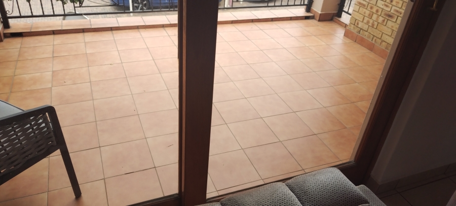 To Let 2 Bedroom Property for Rent in Sonneveld Gauteng