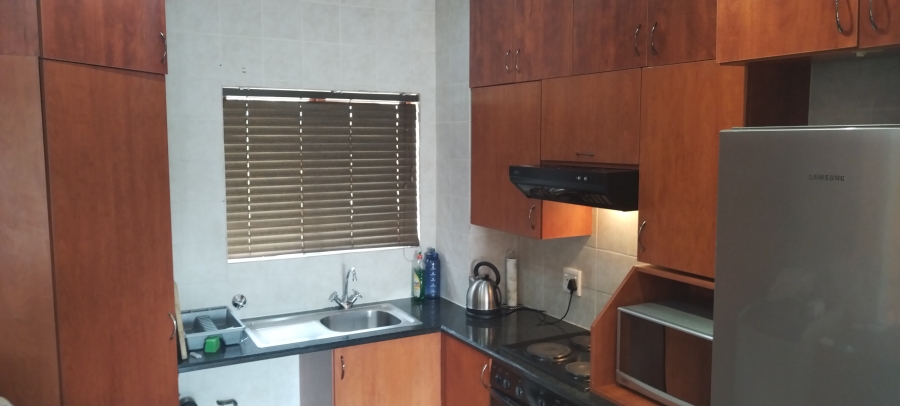 To Let 2 Bedroom Property for Rent in Sonneveld Gauteng