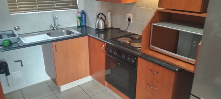 To Let 2 Bedroom Property for Rent in Sonneveld Gauteng