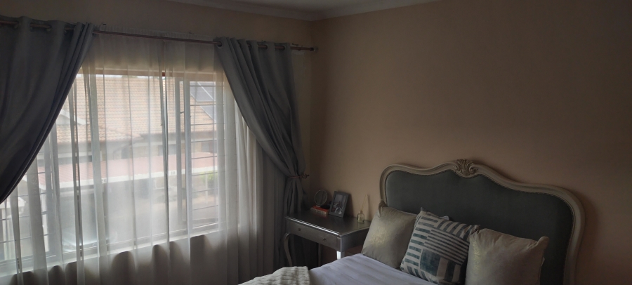 To Let 2 Bedroom Property for Rent in Sonneveld Gauteng