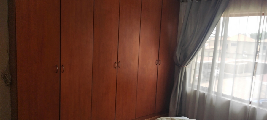 To Let 2 Bedroom Property for Rent in Sonneveld Gauteng