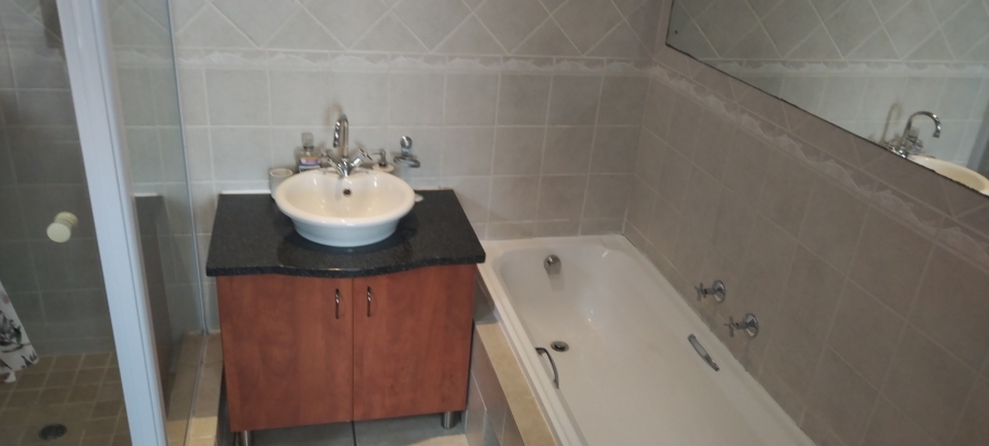 To Let 2 Bedroom Property for Rent in Sonneveld Gauteng
