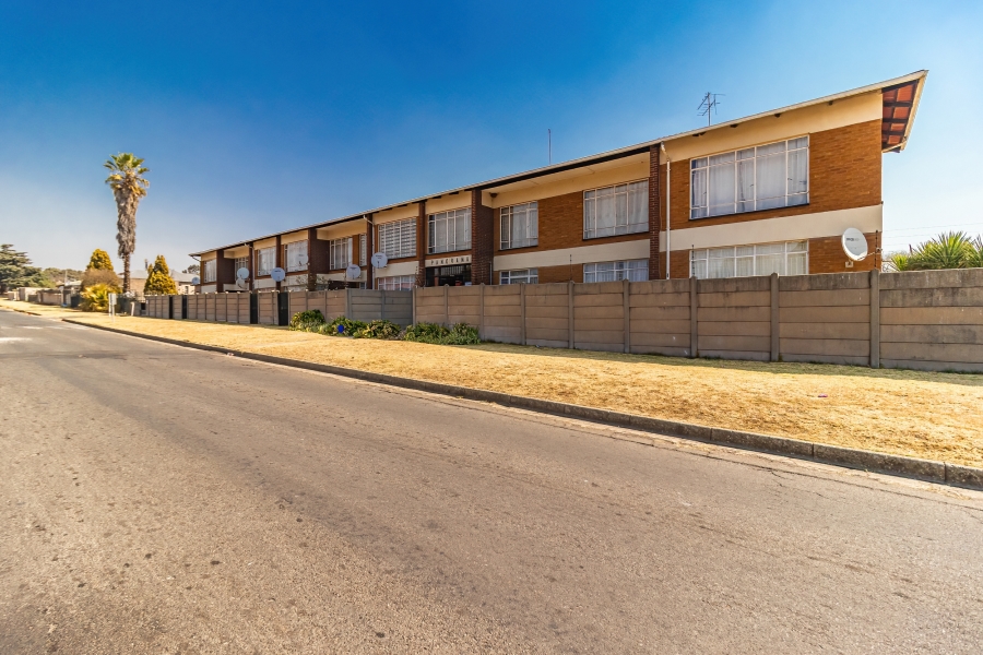 2 Bedroom Property for Sale in Strubenvale Gauteng