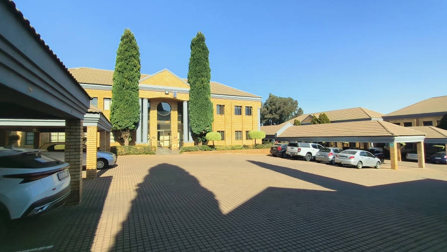 To Let Commercial Property for Rent in Die Hoewes Gauteng