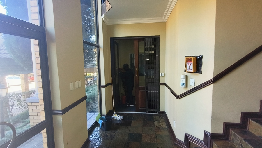 To Let Commercial Property for Rent in Die Hoewes Gauteng