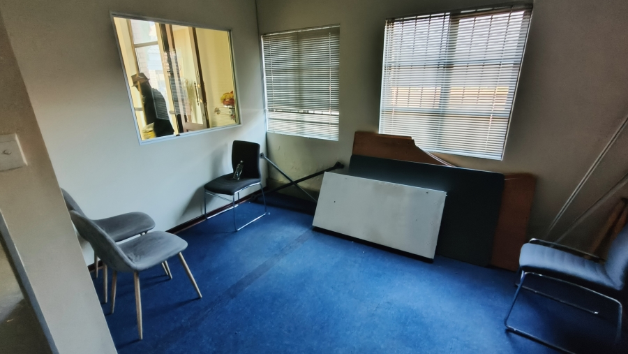 To Let Commercial Property for Rent in Die Hoewes Gauteng