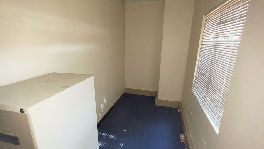 To Let Commercial Property for Rent in Die Hoewes Gauteng