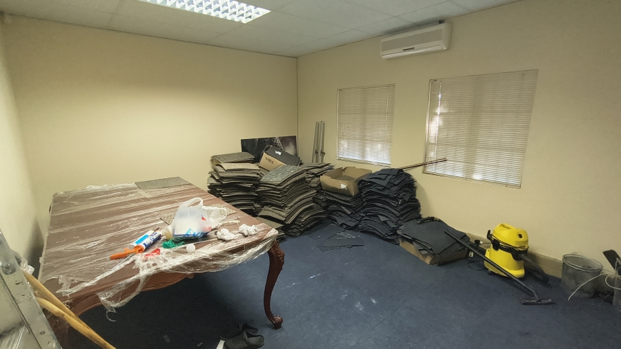 To Let Commercial Property for Rent in Die Hoewes Gauteng