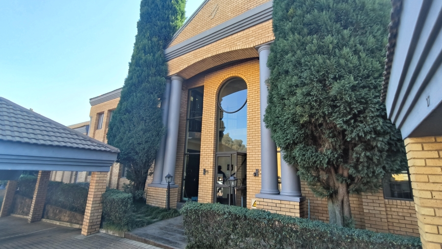 To Let Commercial Property for Rent in Die Hoewes Gauteng