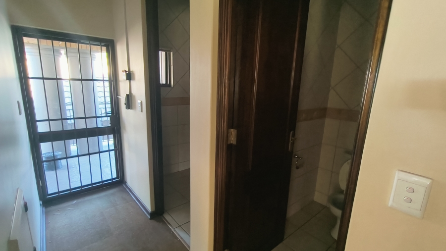 To Let Commercial Property for Rent in Die Hoewes Gauteng