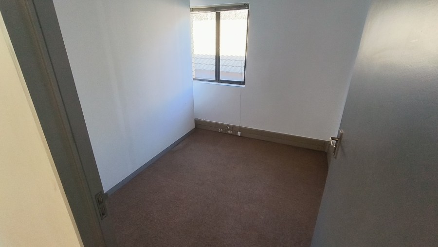 To Let Commercial Property for Rent in Die Hoewes Gauteng