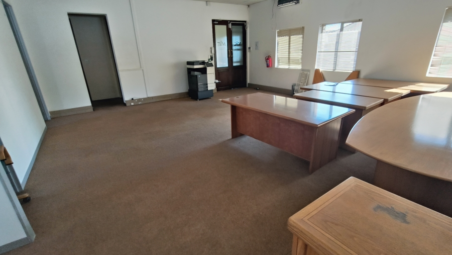 To Let Commercial Property for Rent in Die Hoewes Gauteng