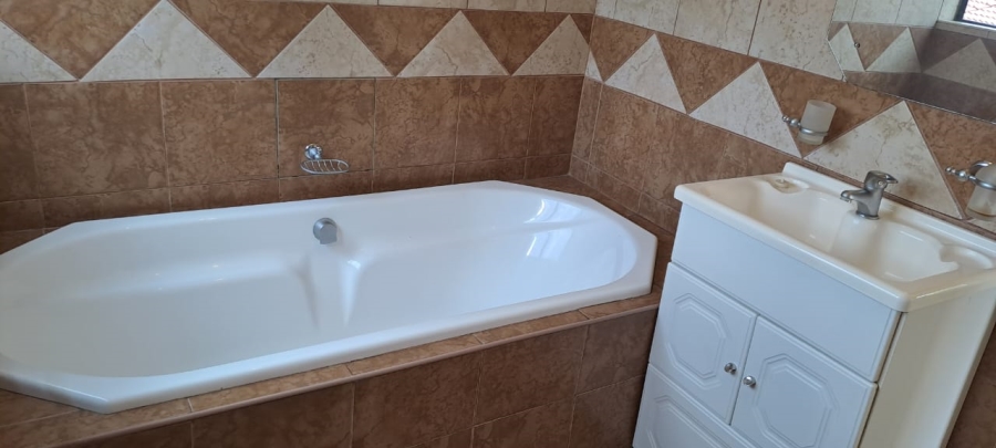 5 Bedroom Property for Sale in Ferryvale Gauteng