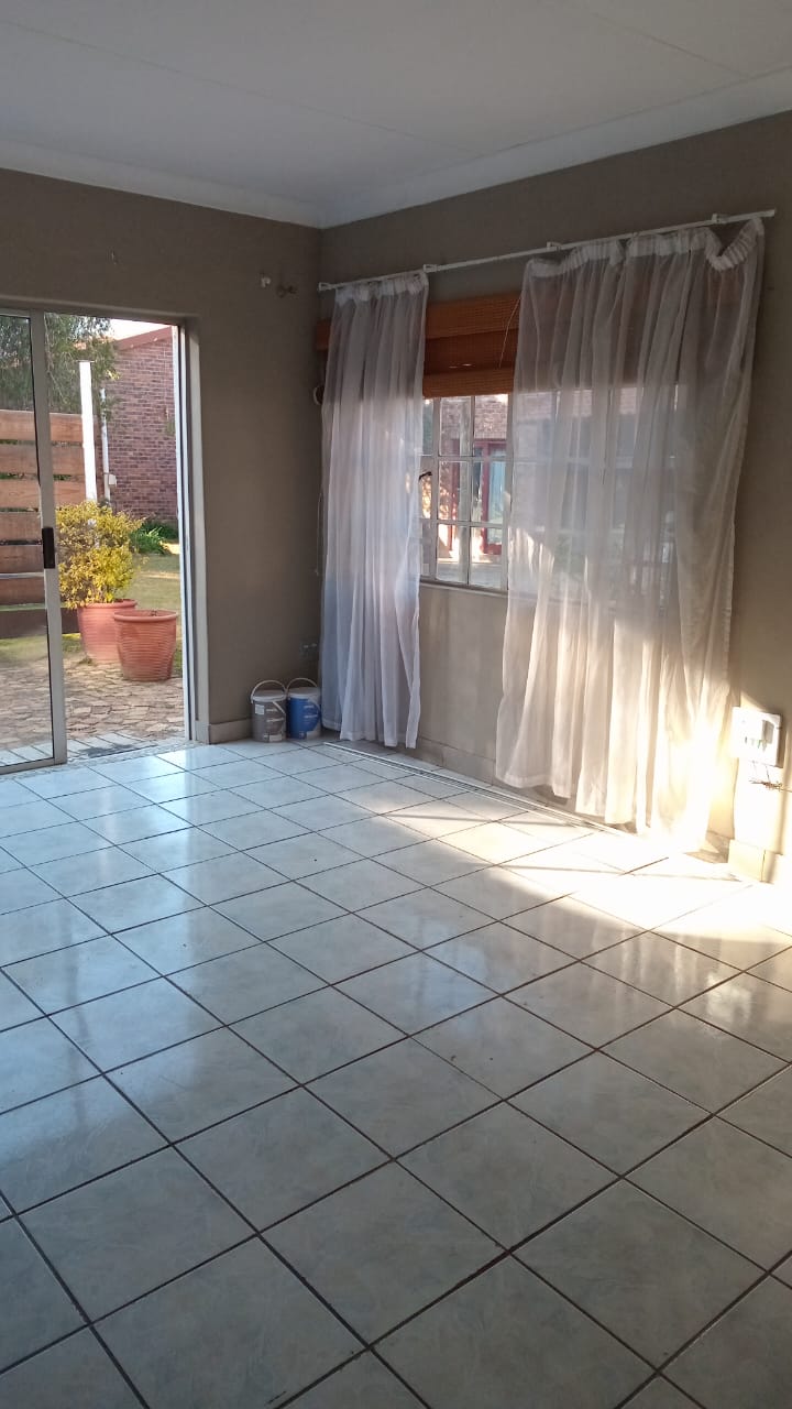 To Let 2 Bedroom Property for Rent in Meadowbrook Gauteng