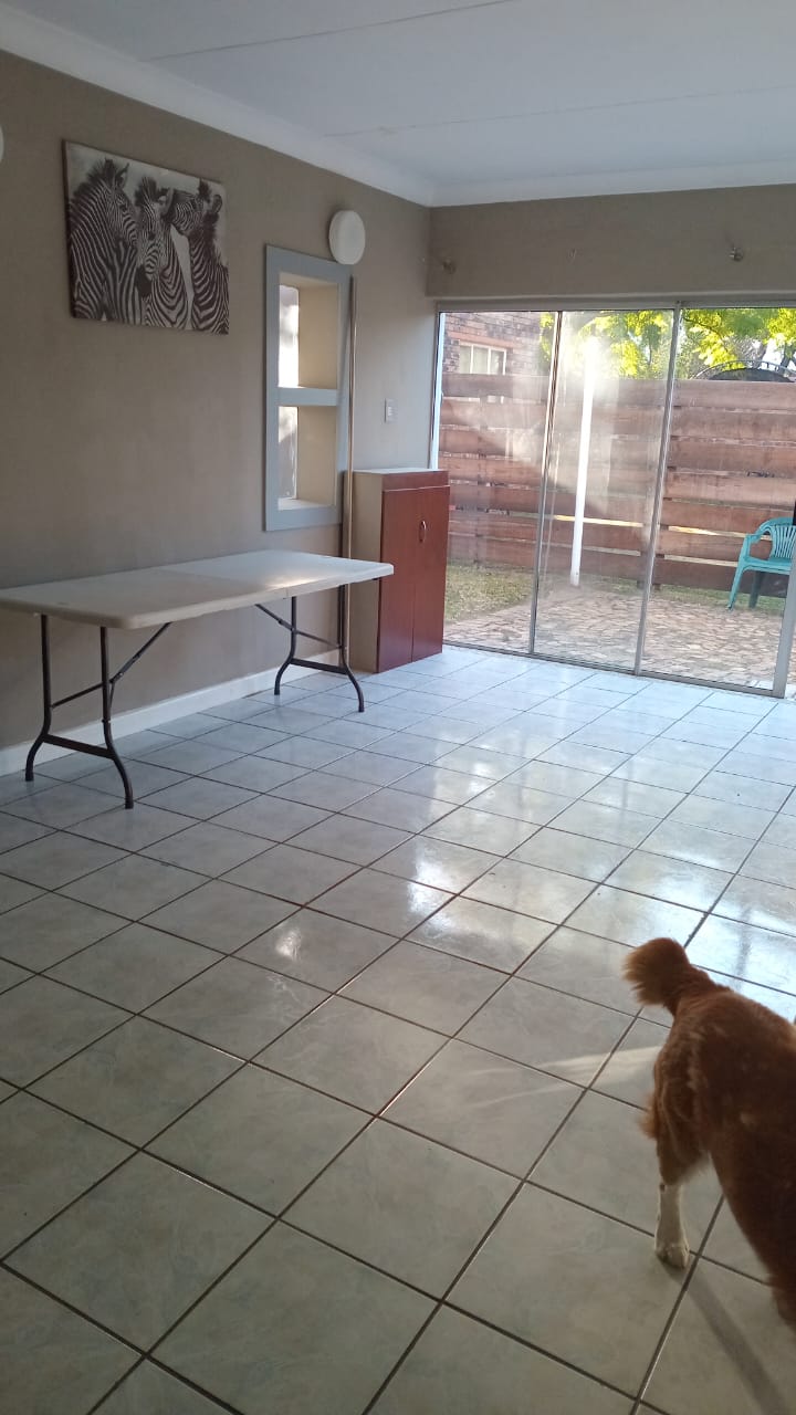 To Let 2 Bedroom Property for Rent in Meadowbrook Gauteng