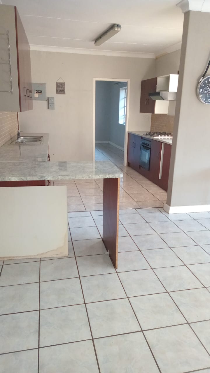 To Let 2 Bedroom Property for Rent in Meadowbrook Gauteng