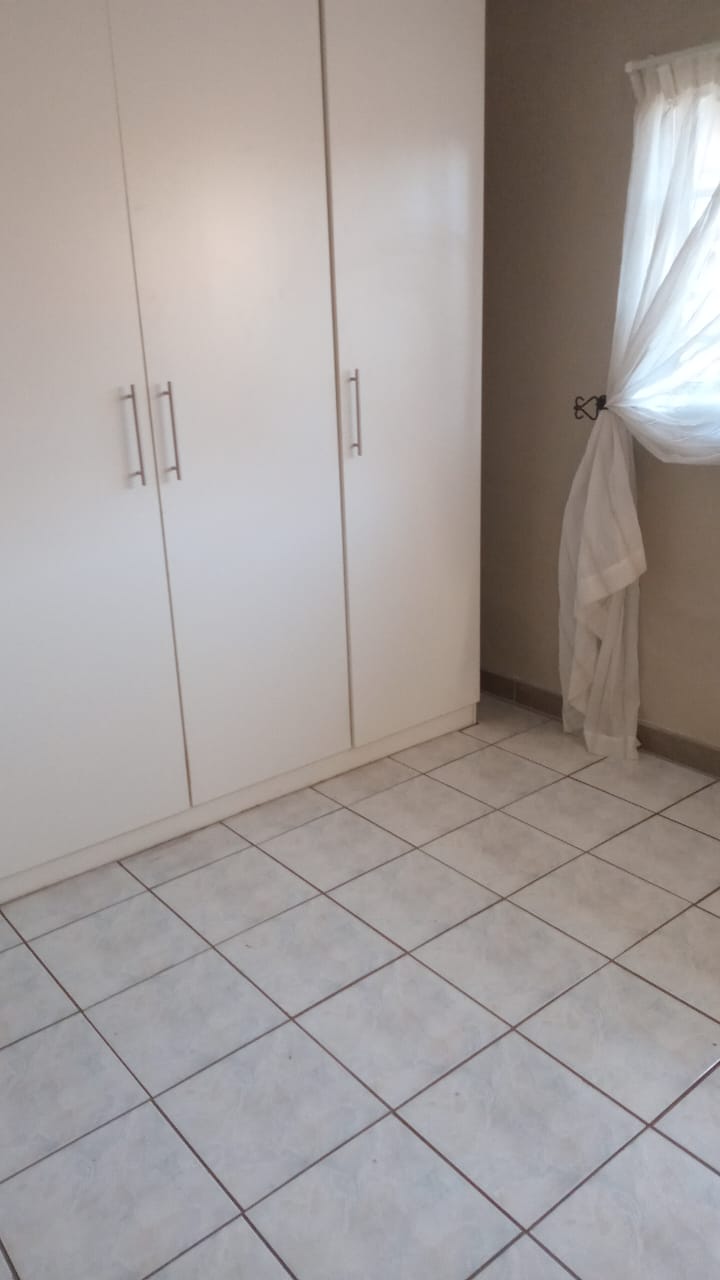 To Let 2 Bedroom Property for Rent in Meadowbrook Gauteng