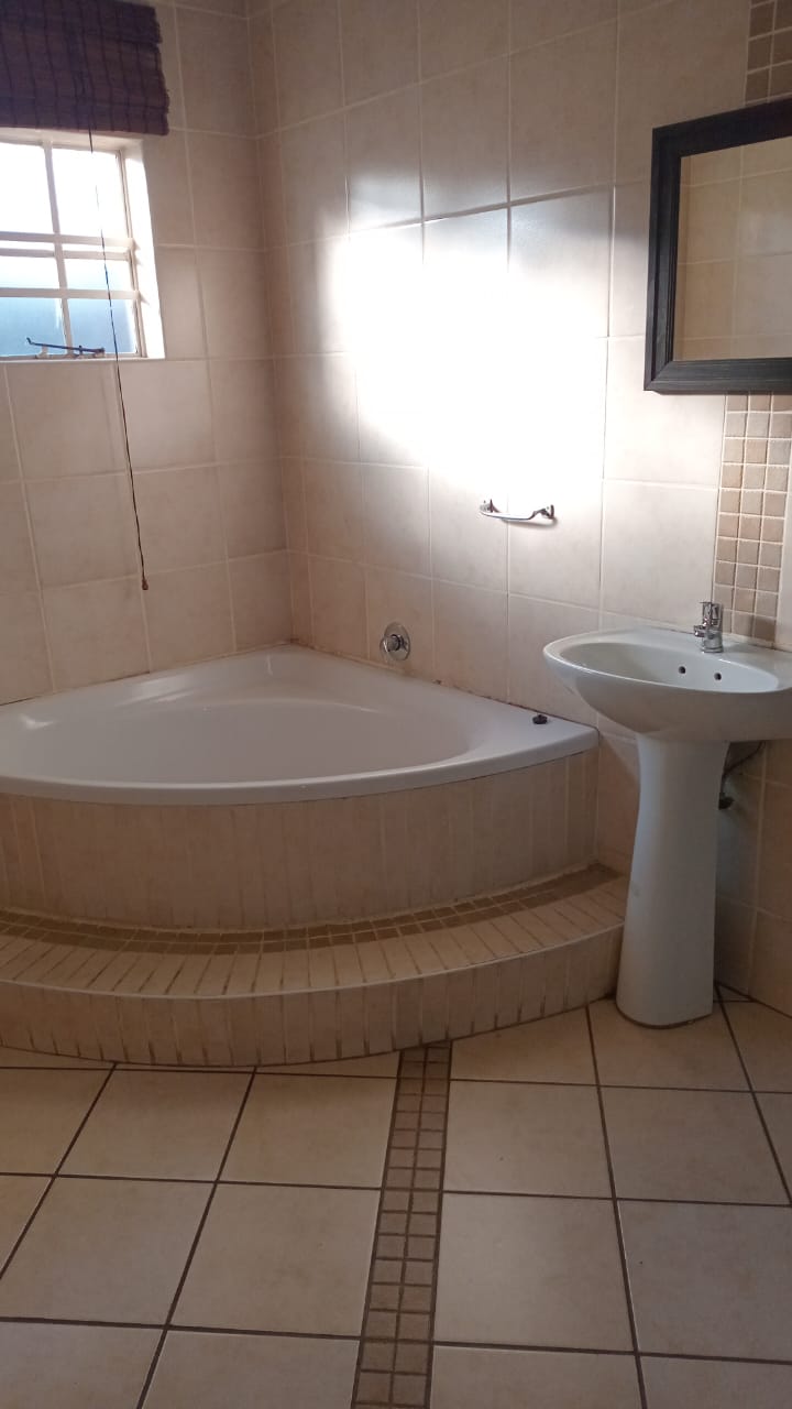 To Let 2 Bedroom Property for Rent in Meadowbrook Gauteng