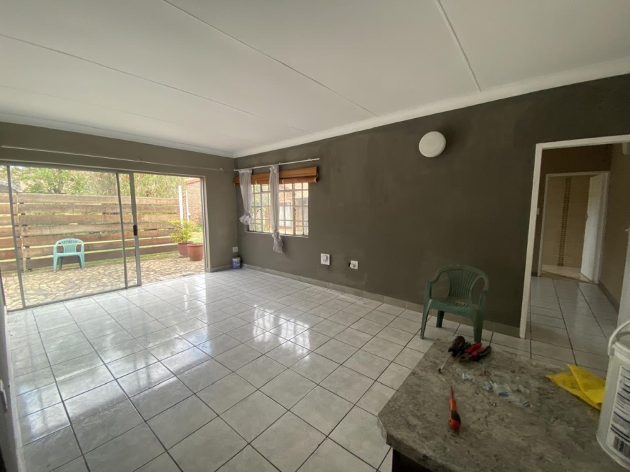 To Let 2 Bedroom Property for Rent in Meadowbrook Gauteng