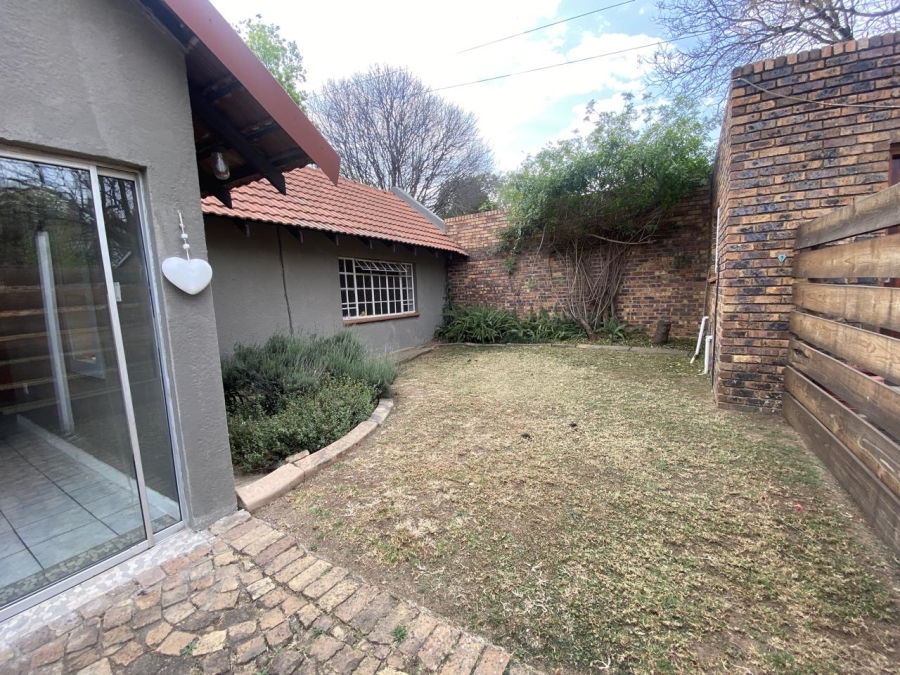 To Let 2 Bedroom Property for Rent in Meadowbrook Gauteng