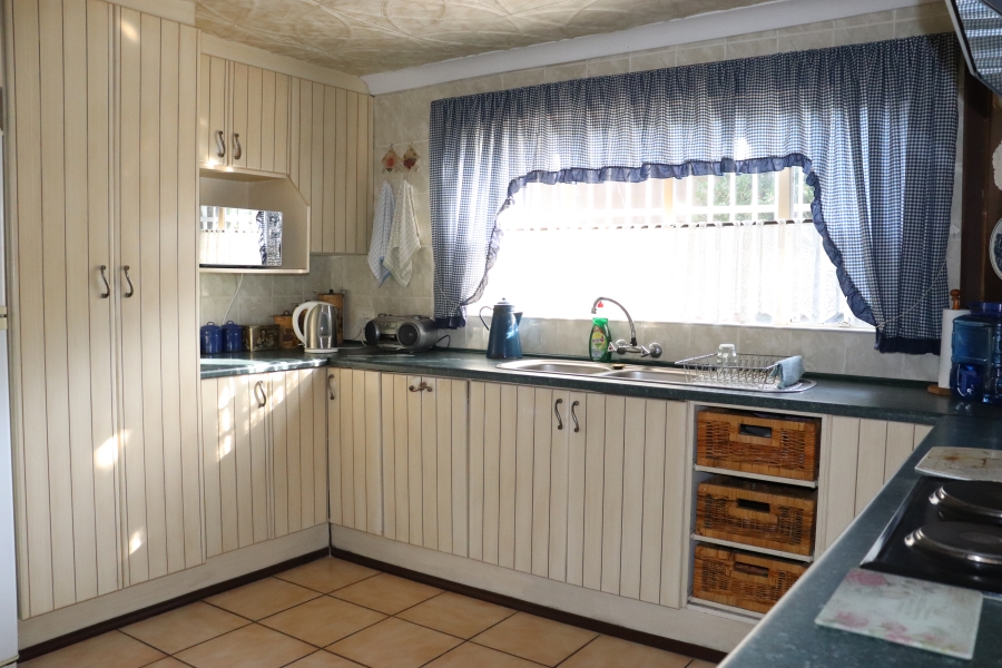 13 Bedroom Property for Sale in Mooilande Gauteng