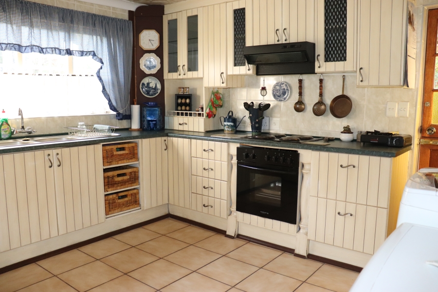 13 Bedroom Property for Sale in Mooilande Gauteng