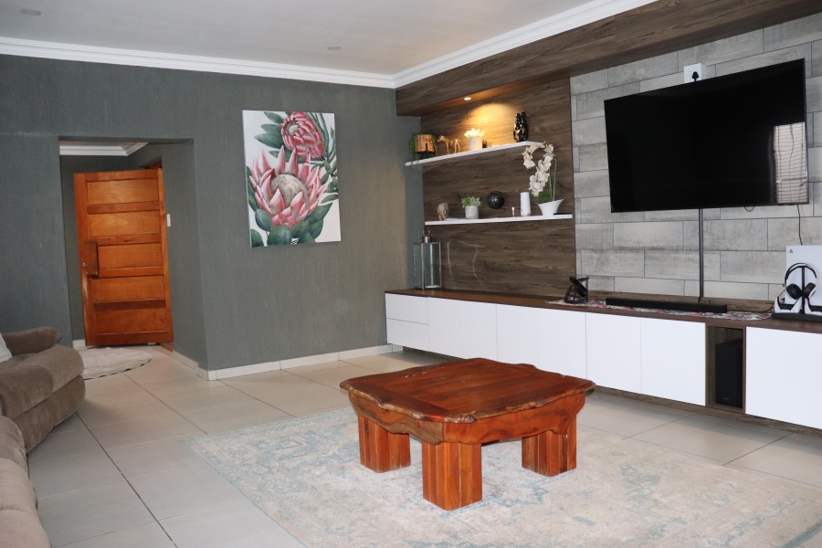 13 Bedroom Property for Sale in Mooilande Gauteng