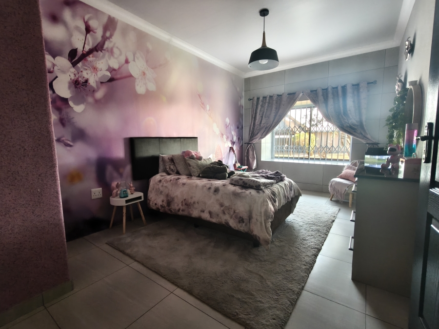 13 Bedroom Property for Sale in Mooilande Gauteng