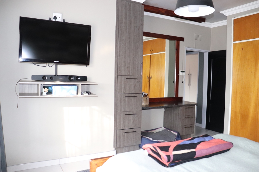 13 Bedroom Property for Sale in Mooilande Gauteng