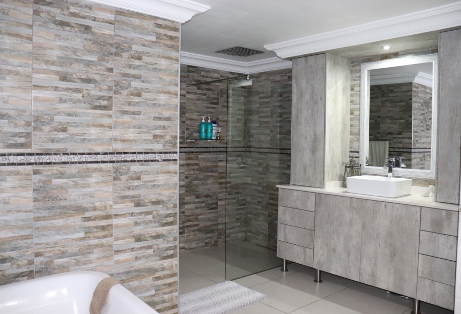 13 Bedroom Property for Sale in Mooilande Gauteng