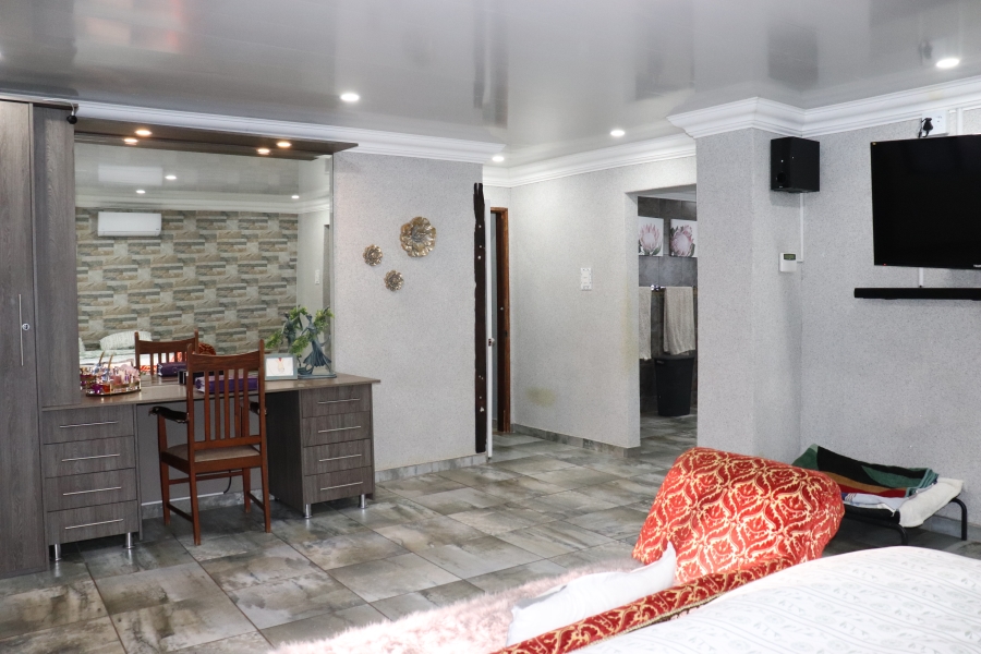 13 Bedroom Property for Sale in Mooilande Gauteng