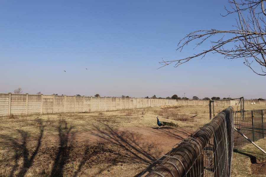13 Bedroom Property for Sale in Mooilande Gauteng