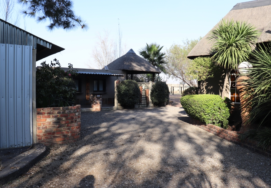 13 Bedroom Property for Sale in Mooilande Gauteng