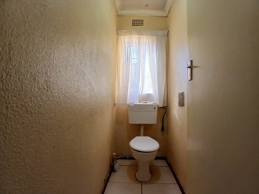 3 Bedroom Property for Sale in Lakeside Gauteng