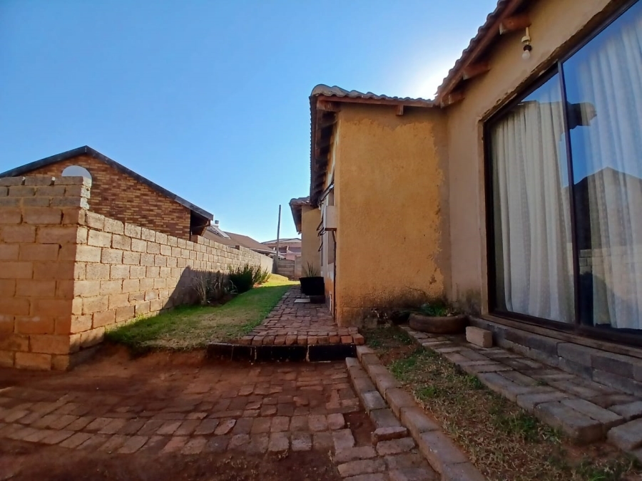 3 Bedroom Property for Sale in Lakeside Gauteng
