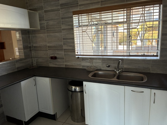 5 Bedroom Property for Sale in Hurlyvale Gauteng