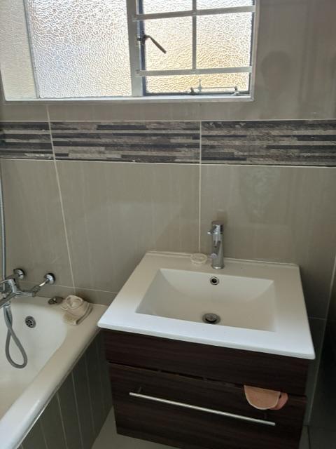 5 Bedroom Property for Sale in Hurlyvale Gauteng