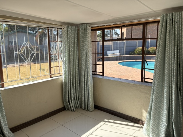 5 Bedroom Property for Sale in Hurlyvale Gauteng