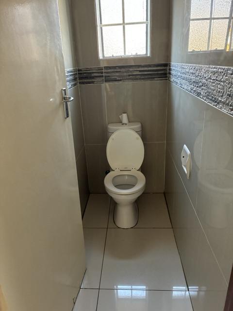 5 Bedroom Property for Sale in Hurlyvale Gauteng