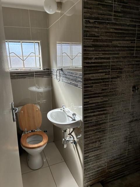 5 Bedroom Property for Sale in Hurlyvale Gauteng