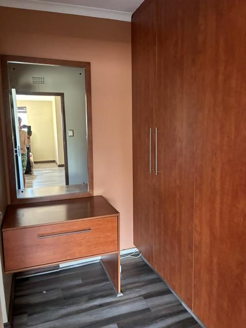 5 Bedroom Property for Sale in Hurlyvale Gauteng