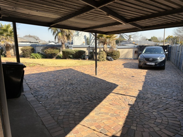 5 Bedroom Property for Sale in Hurlyvale Gauteng