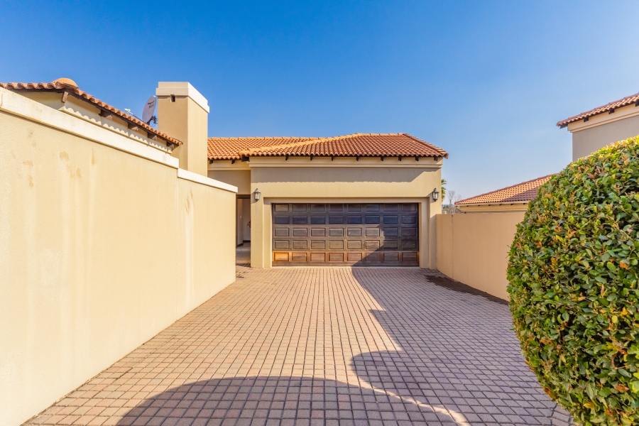 3 Bedroom Property for Sale in Douglasdale Gauteng