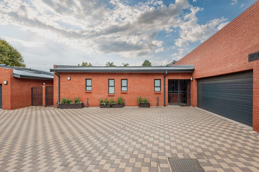 3 Bedroom Property for Sale in Klippoortje Gauteng