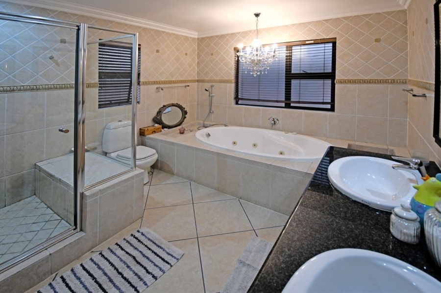 4 Bedroom Property for Sale in Waverley Gauteng