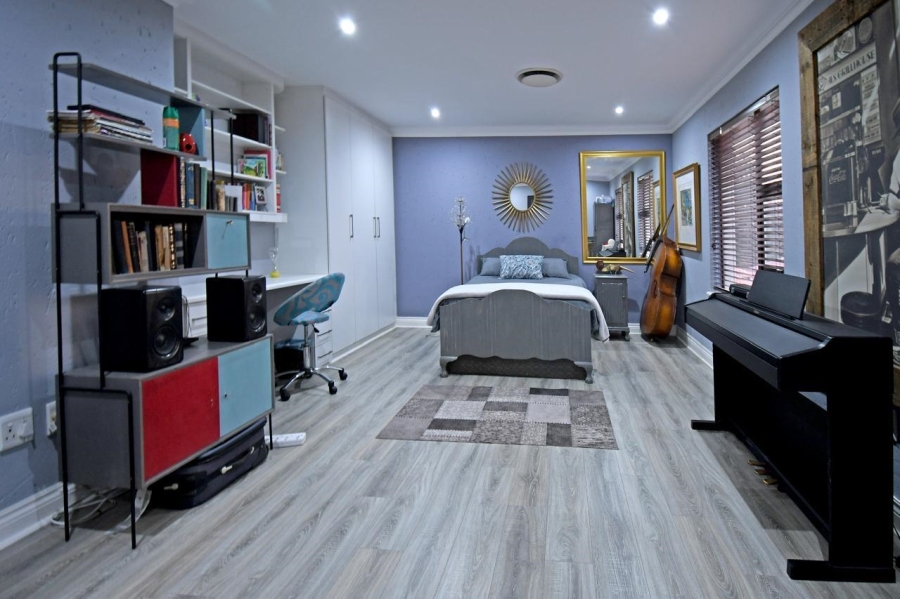 4 Bedroom Property for Sale in Waverley Gauteng