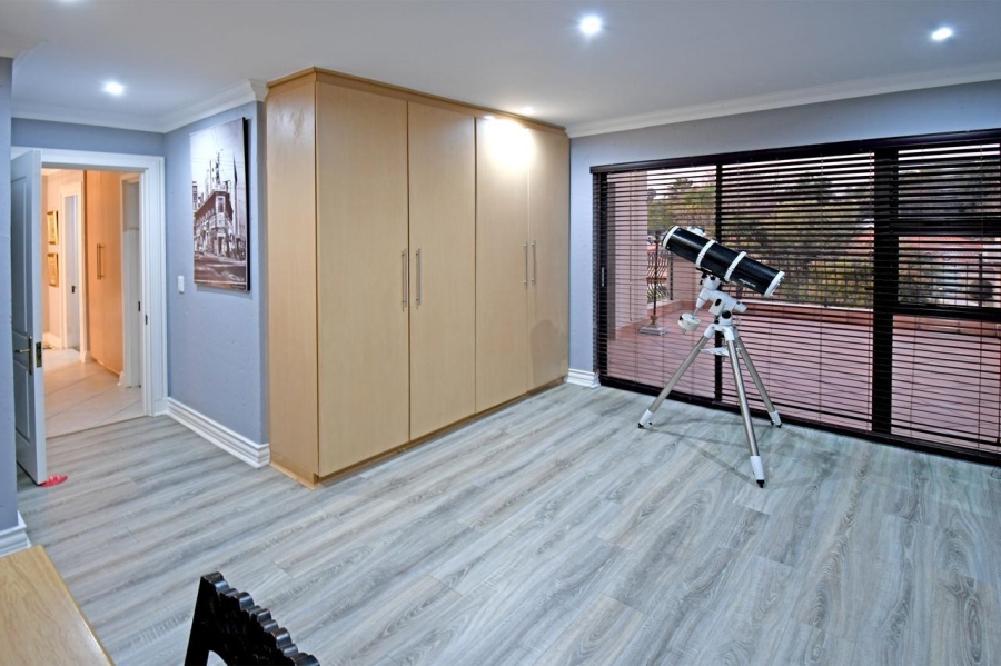 4 Bedroom Property for Sale in Waverley Gauteng