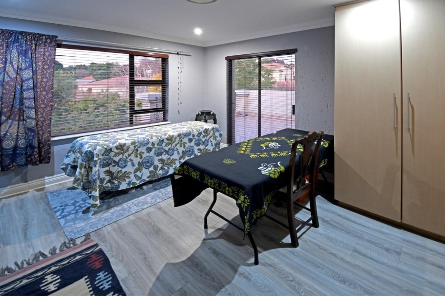 4 Bedroom Property for Sale in Waverley Gauteng