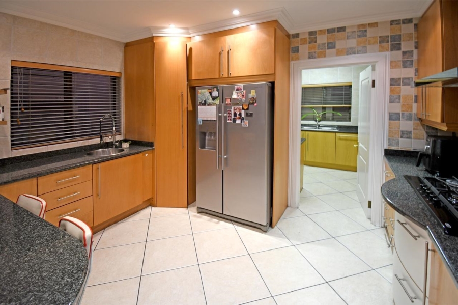 4 Bedroom Property for Sale in Waverley Gauteng