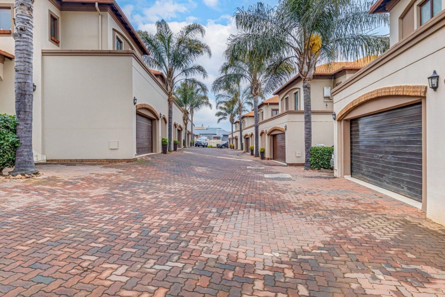 3 Bedroom Property for Sale in Glenvista Gauteng